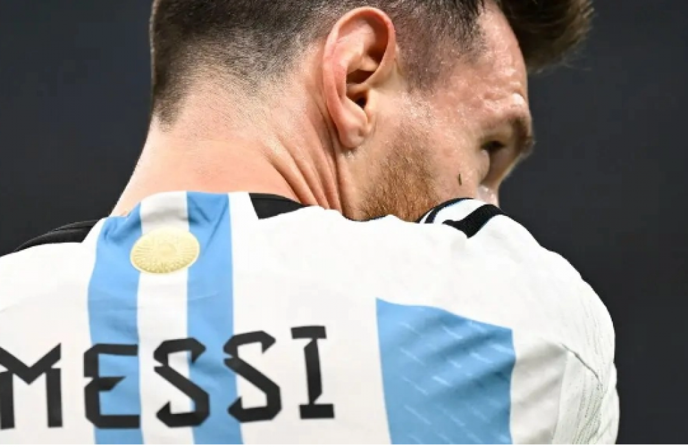 Những chiếc áo Messi với 60.000 mũi khâu và nghệ thuật vừa xem bóng đá vừa kiếm tiền gây ngỡ ngàng cho cả thế giới